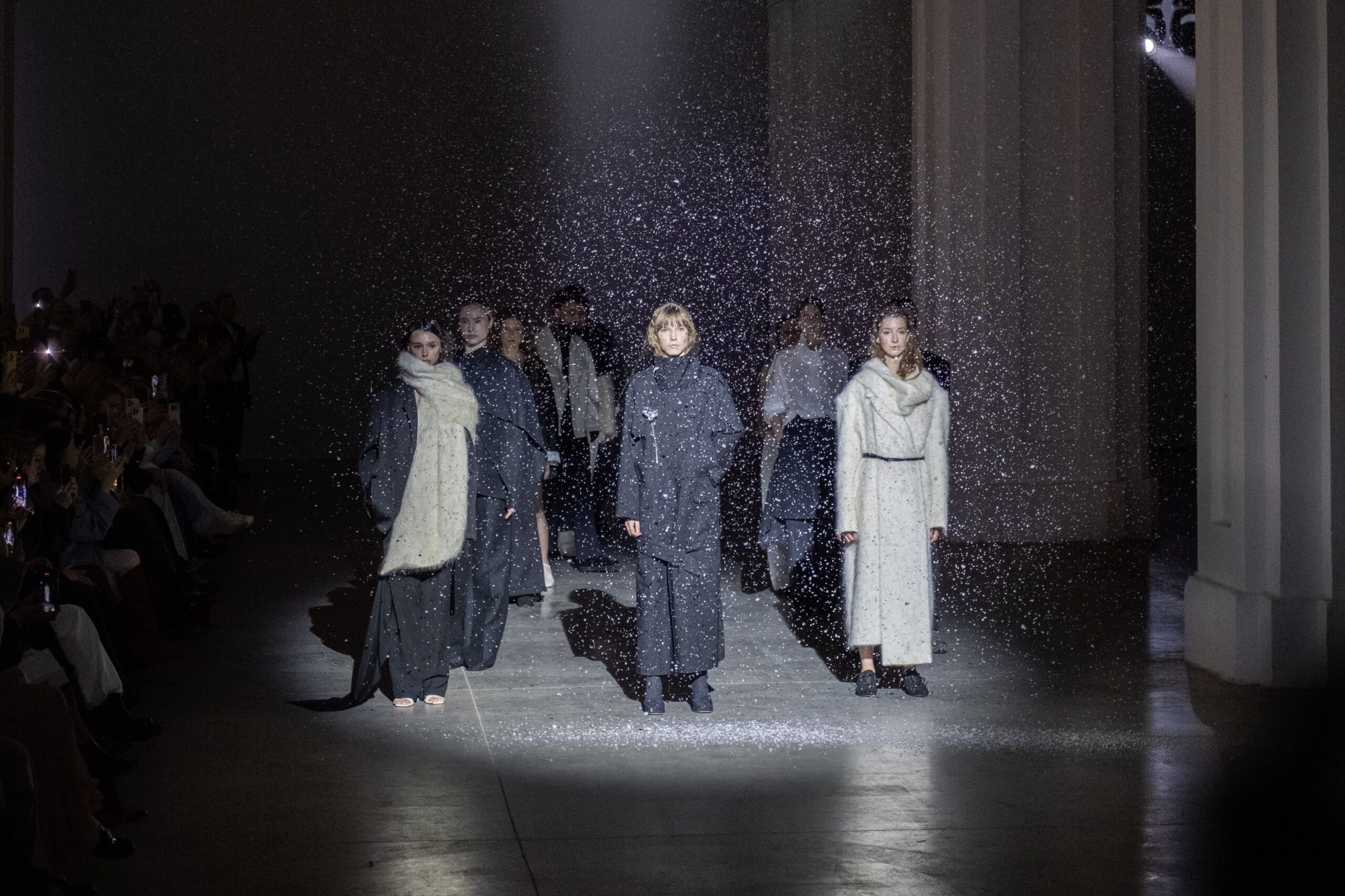 Сніг на подіумі та нова фізичність: SIDLETSKIY представив ювілейну колекцію на UFW 58